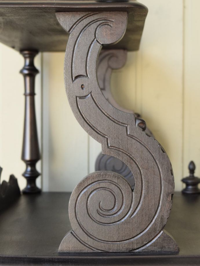 アンティーク家具の彫