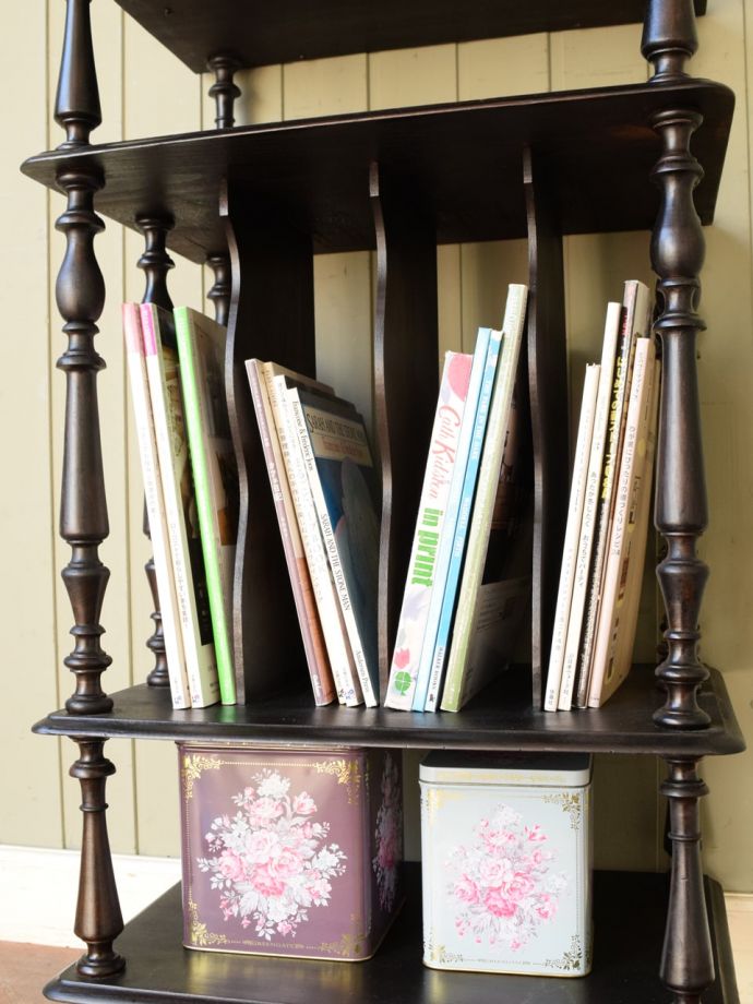 A4サイズも収納できるオープンシェルフ