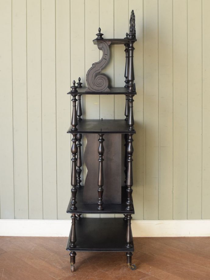 オープンシェルフの側面