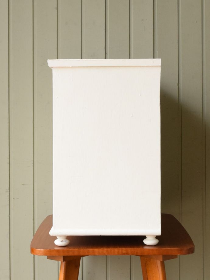 キャビネットの側面