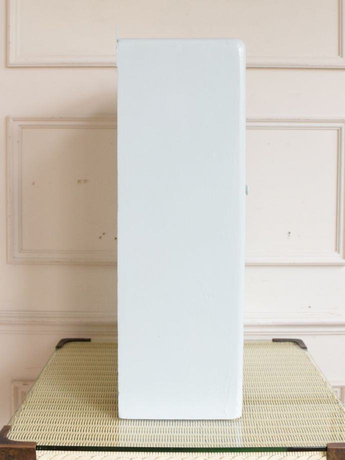 スモールキャビネットの側面