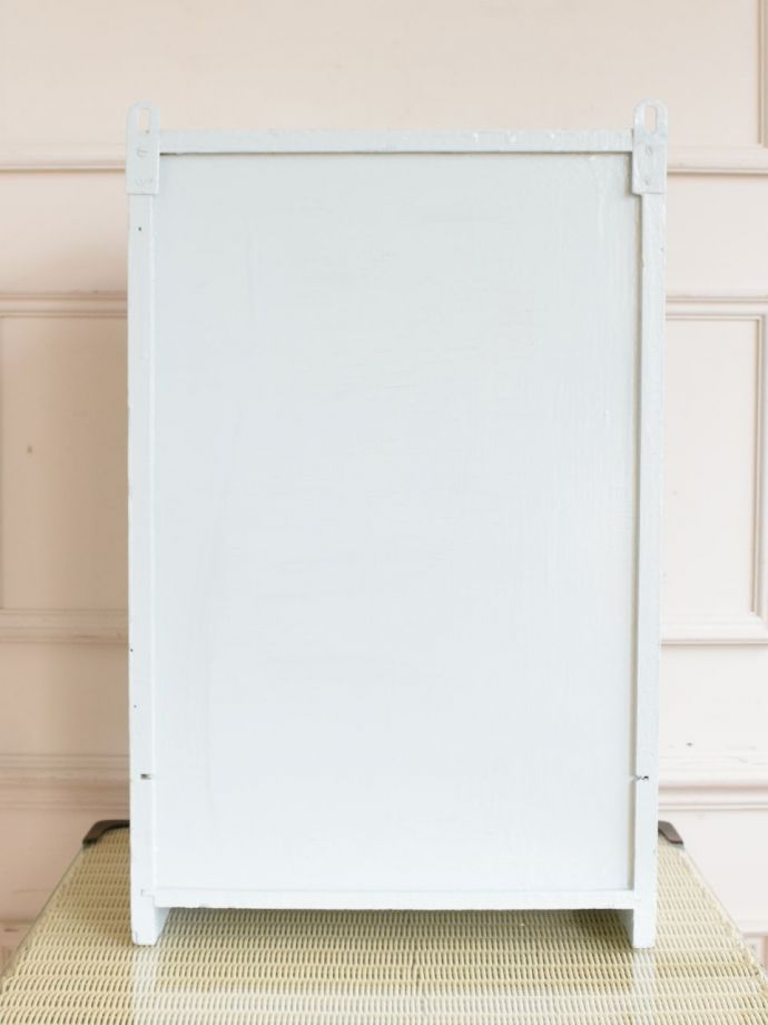 スモールキャビネットの裏