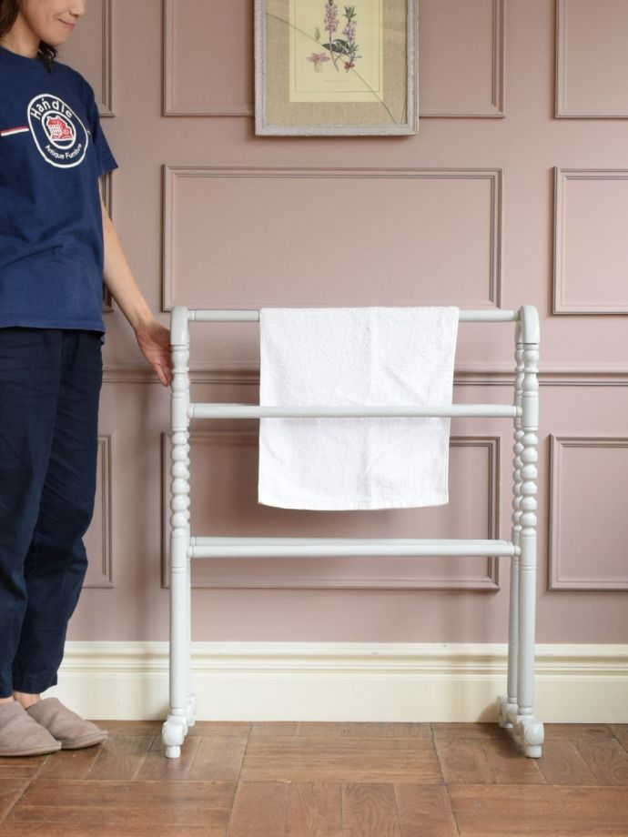 アンティークのタオルハンガー