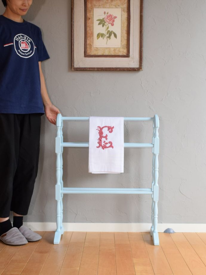 アンティークのタオルハンガー