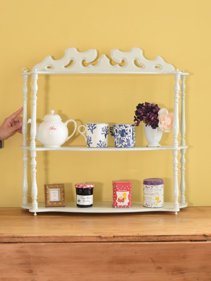 アンティークのウォールシェルフ