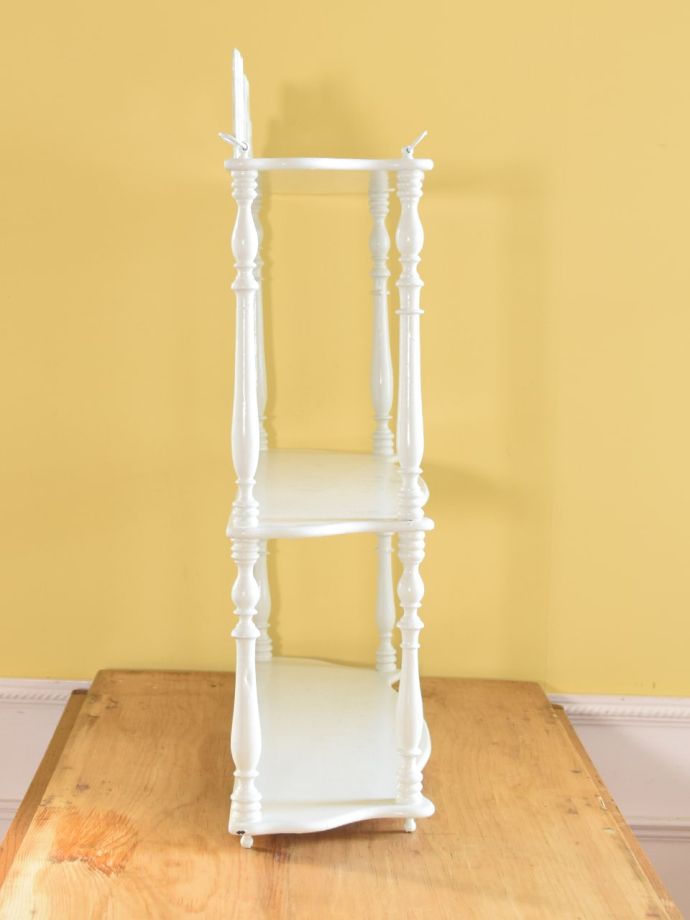 ウォールシェルフの側面