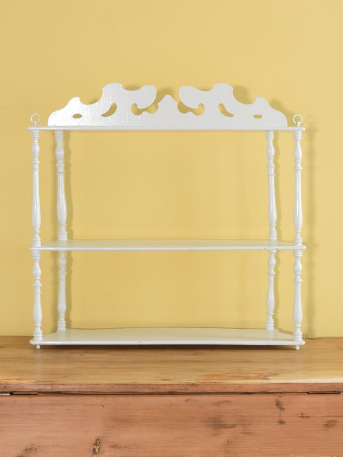 ウォールシェルフの裏