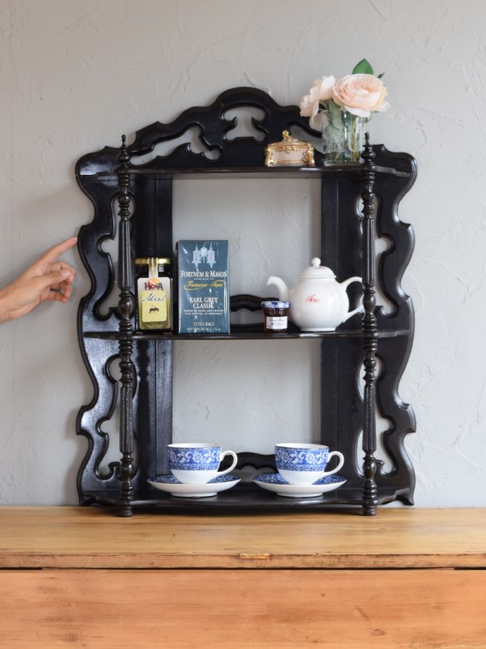 アンティークのウォールシェルフ