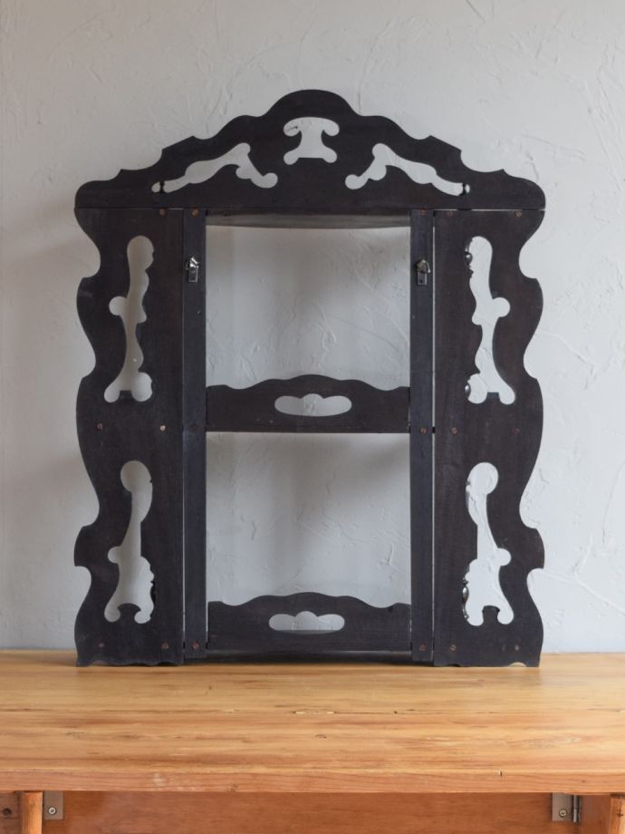 ウォールシェルフの裏