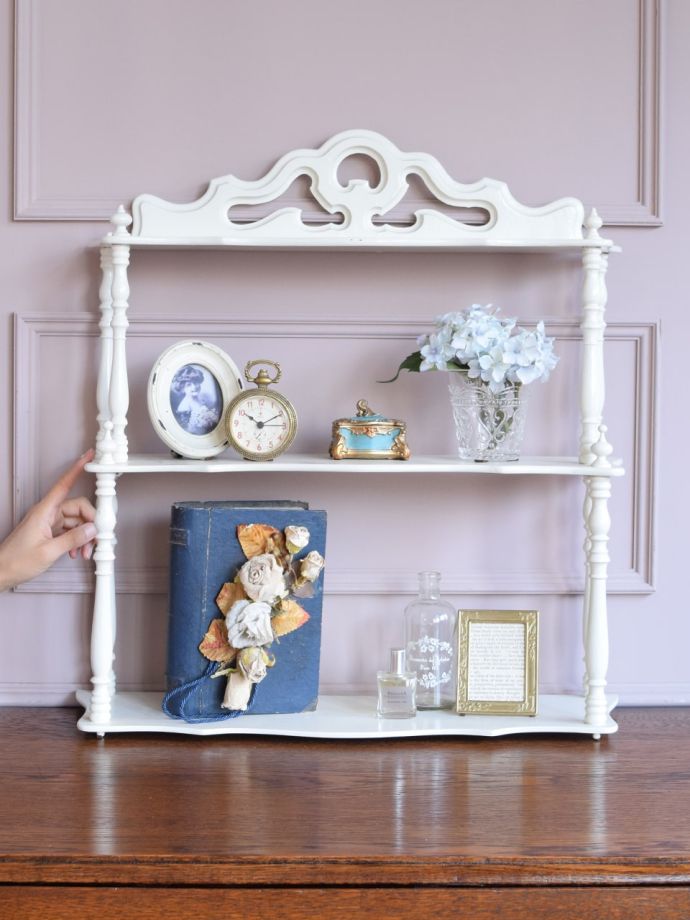 アンティークのシェルフ