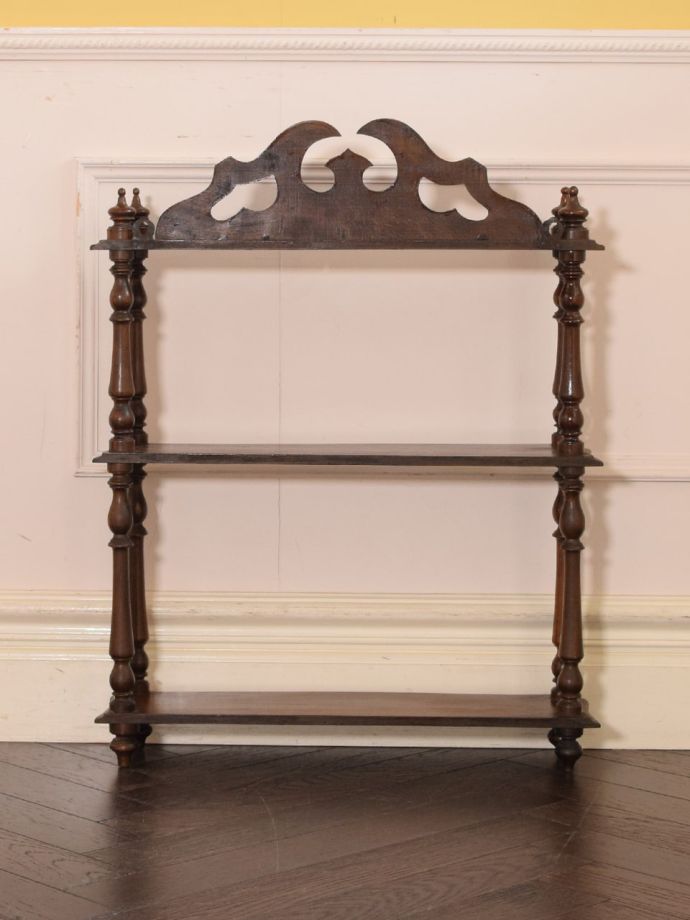 ウォールシェルフの裏