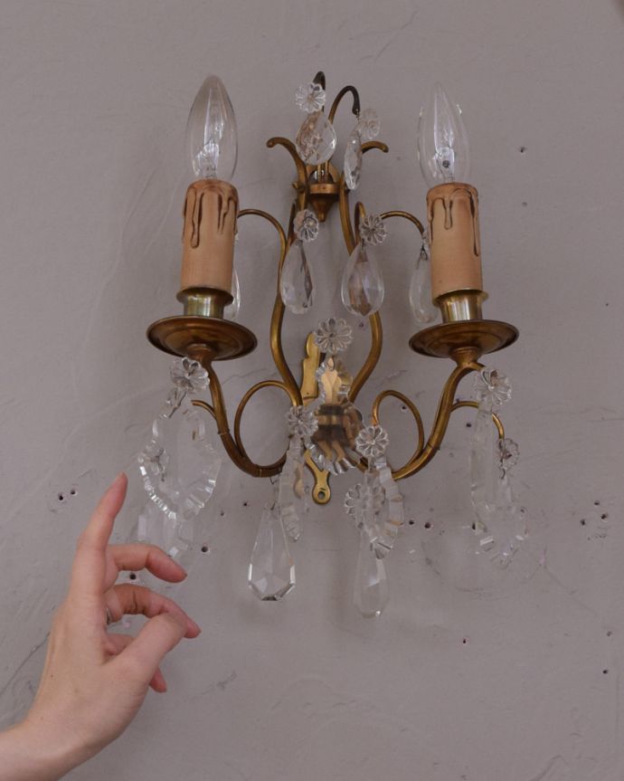 壁付けブラケット　照明・ライティング　フランスのアンティークウォールシャンデリア（Ｅ17シャンデリア球付）。壁のアクセサリーでお部屋をオシャレに大変身日本ではあまり使わない壁付けのシャンデリア。(d-1444-z)