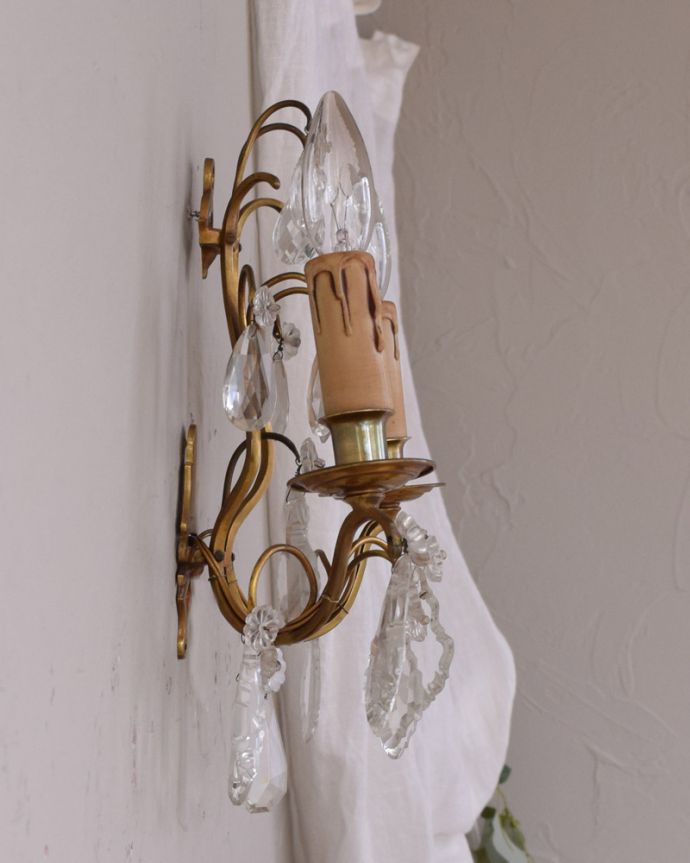 壁付けブラケット　照明・ライティング　フランスのアンティークウォールシャンデリア（Ｅ17シャンデリア球付）。横から見ると･･･壁を彩るシャンデリアは横から見てもステキです。(d-1444-z)