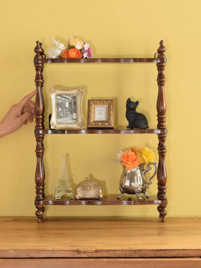 アンティークのウォールシェルフ