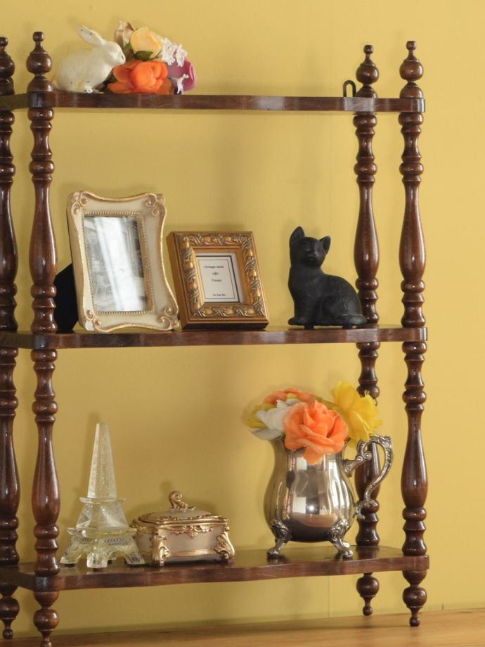 おしゃれなウォールシェルフ