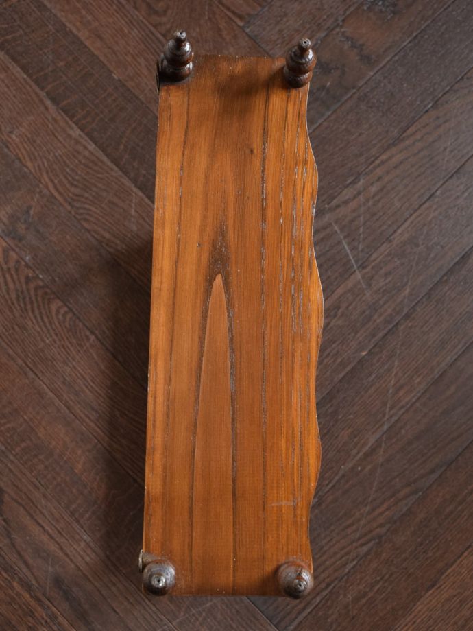 アンティークのウォールシェルフの天板