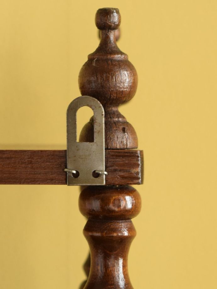 アンティークシェルフの金具