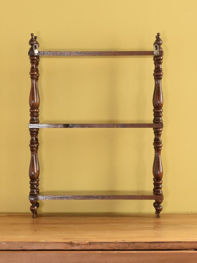 ウォールシェルフの裏