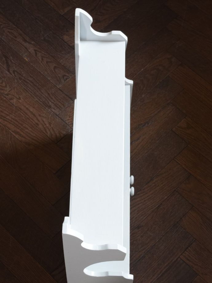 アンティークのウォールキャビネットの天板