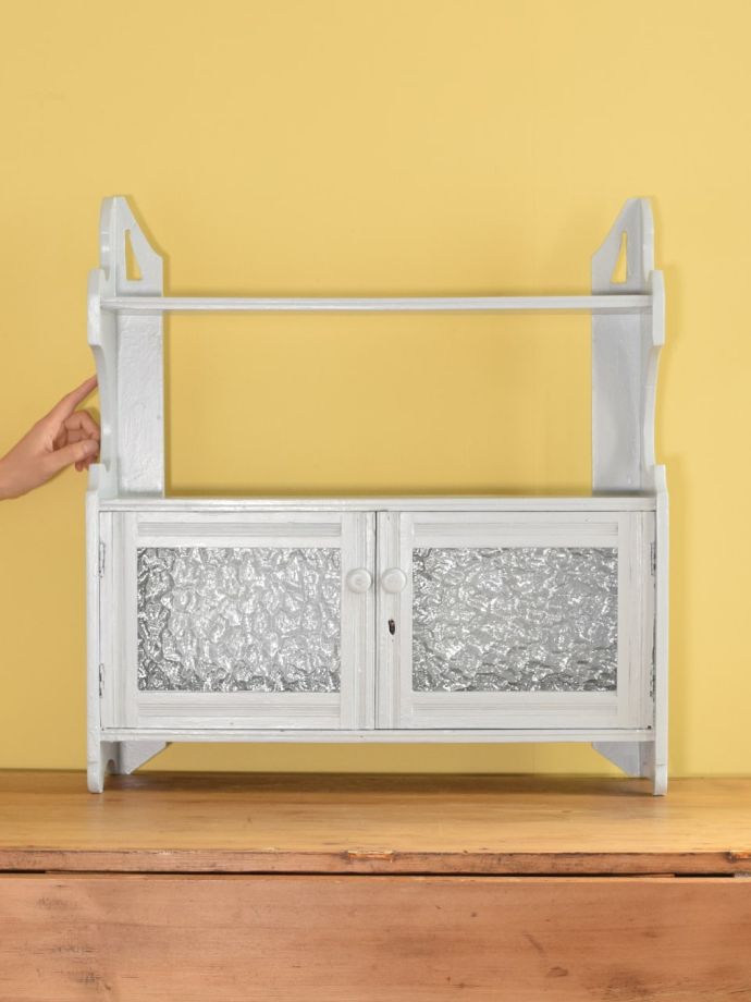 フランスのおしゃれなアンティークのキャビネット