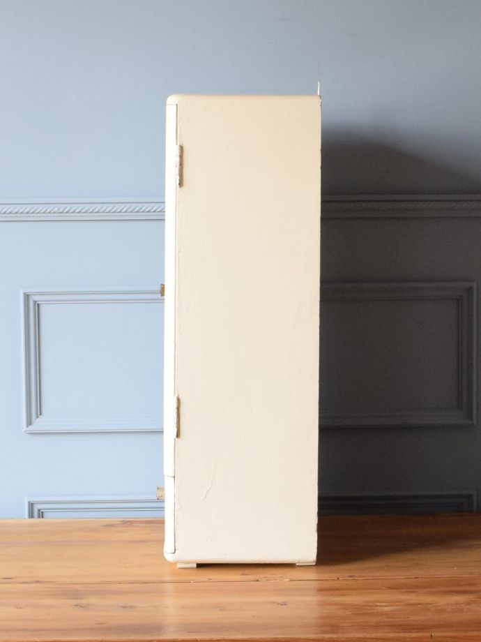 ウォールキャビネットの側面