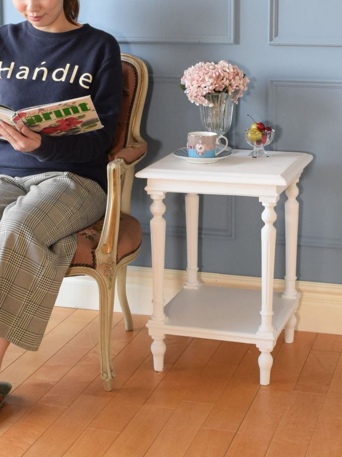 アンティークのオケージョナルテーブル