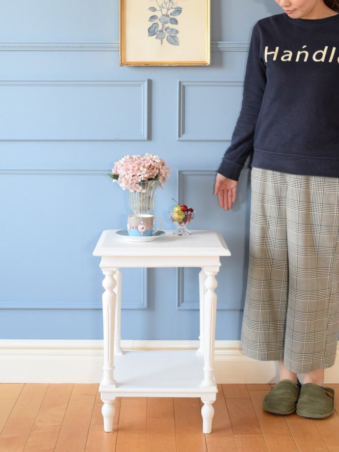 アンティークのオケージョナルテーブル