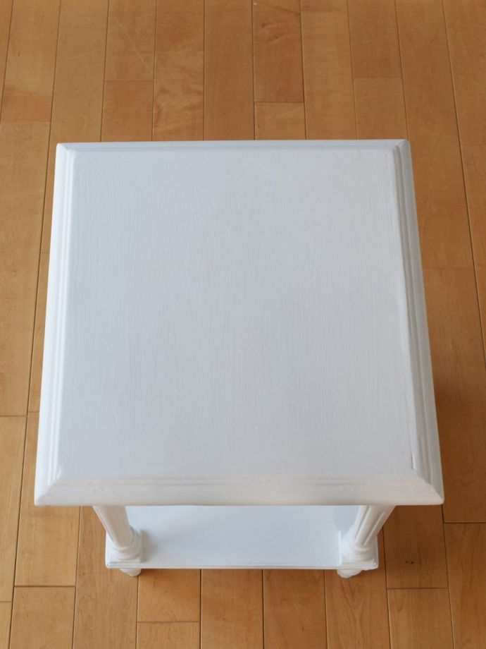 アンティークのサイドテーブルの天板