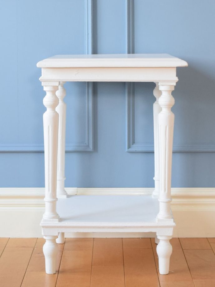 どこから見てもキレイなサイドテーブル