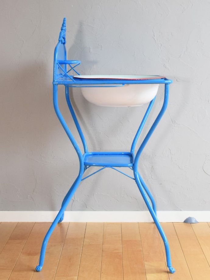 ウォッシュスタンドの側面