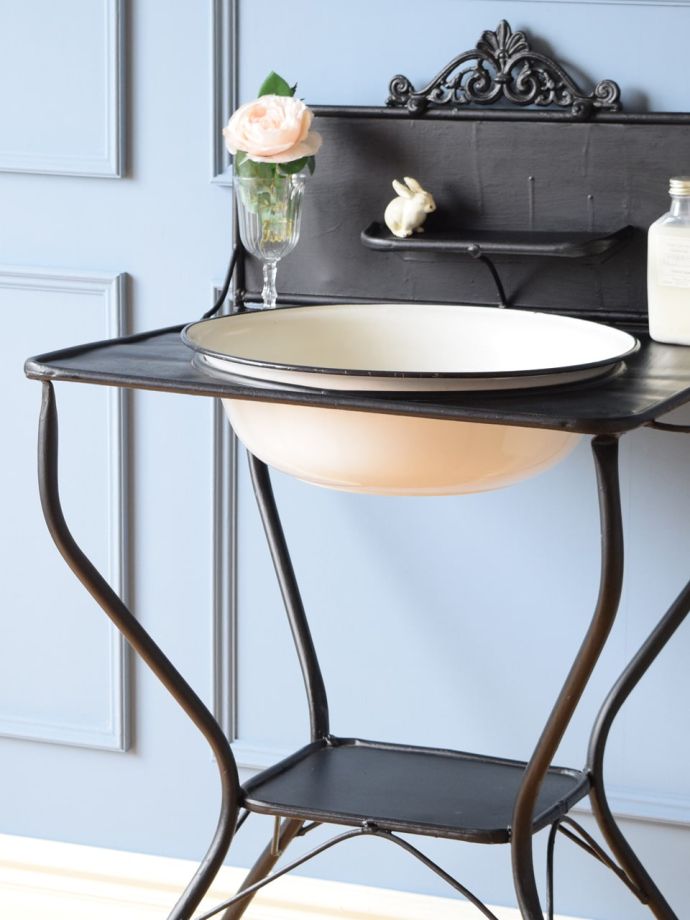 フランスらしいアンティーク家具