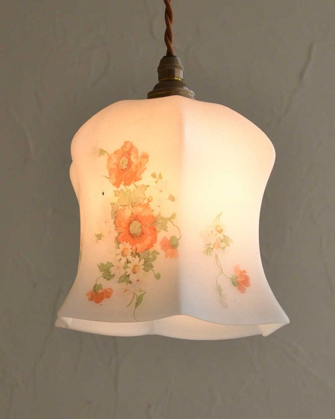 ペンダントライト　照明・ライティング　美しい赤いお花のアンティークペンダントライト（コード・シャンデリア電球・ギャラリーなし）。。(d-1463-z)