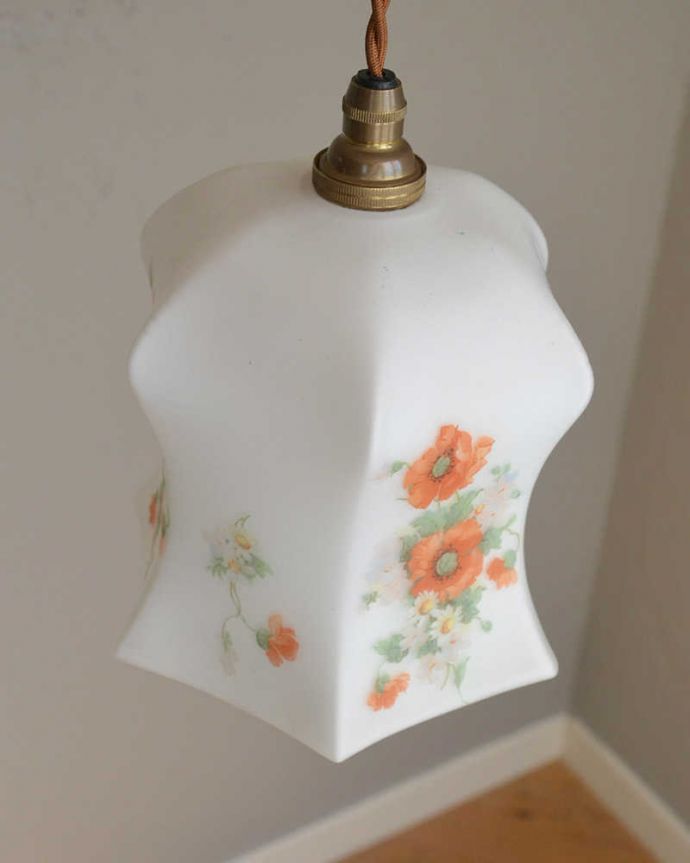 ペンダントライト　照明・ライティング　美しい赤いお花のアンティークペンダントライト（コード・シャンデリア電球・ギャラリーなし）。。(d-1463-z)