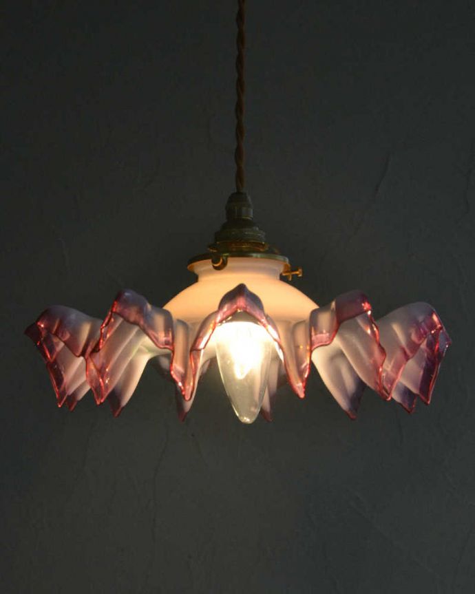 ペンダントライト　照明・ライティング　憧れのアンティークミルクシェード ペンダントライト（コード・シャンデリア電球・ギャラリーA付き）。。(d-1464-z)