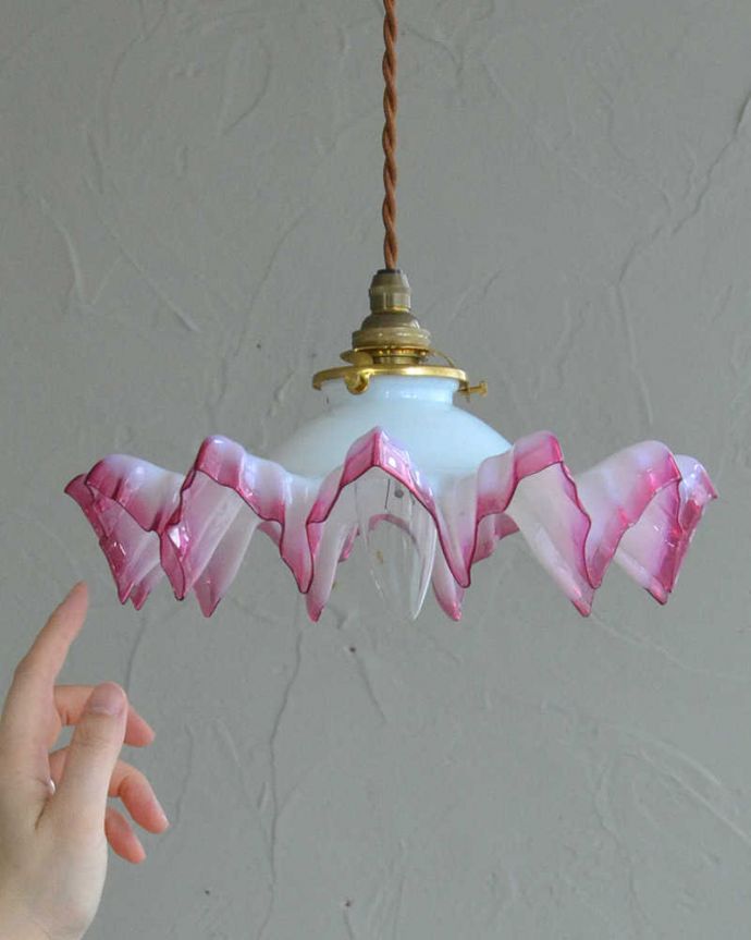 ペンダントライト　照明・ライティング　憧れのアンティークミルクシェード ペンダントライト（コード・シャンデリア電球・ギャラリーA付き）。。(d-1464-z)