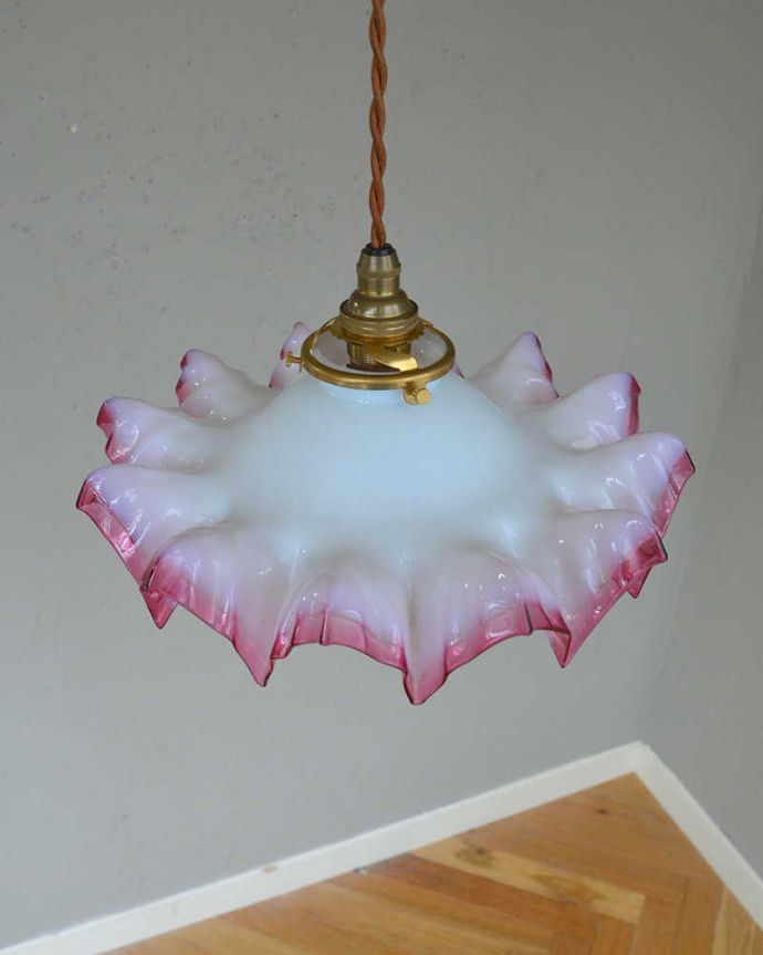 ペンダントライト　照明・ライティング　憧れのアンティークミルクシェード ペンダントライト（コード・シャンデリア電球・ギャラリーA付き）。。(d-1464-z)