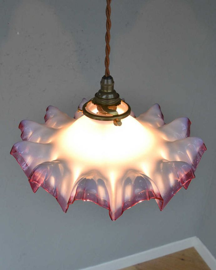 ペンダントライト　照明・ライティング　憧れのアンティークミルクシェード ペンダントライト（コード・シャンデリア電球・ギャラリーA付き）。。(d-1464-z)