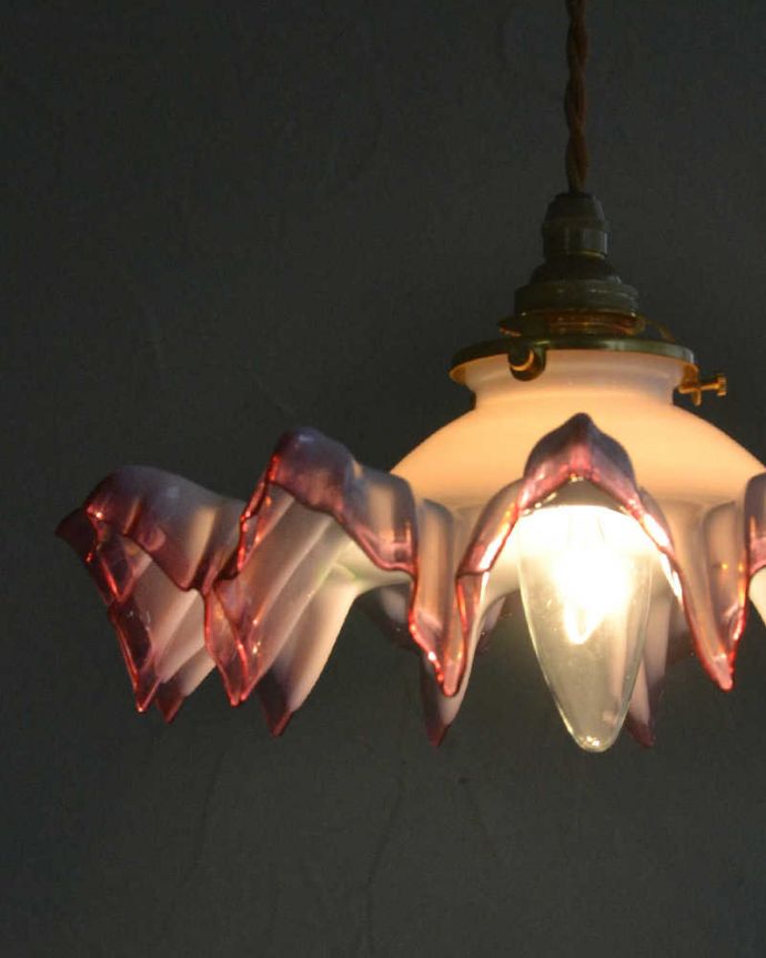 ペンダントライト　照明・ライティング　憧れのアンティークミルクシェード ペンダントライト（コード・シャンデリア電球・ギャラリーA付き）。。(d-1464-z)