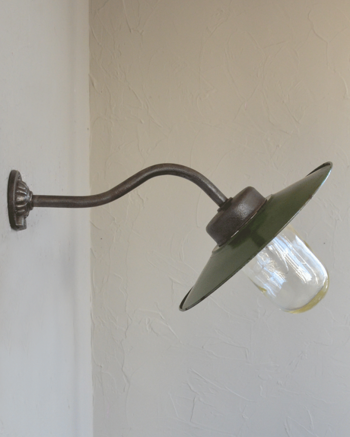 壁付けブラケット　照明・ライティング　フランス輸入のアンティークデッキランプ、ポーチライト(外灯）（B22球付） 。。(d-1467-z)