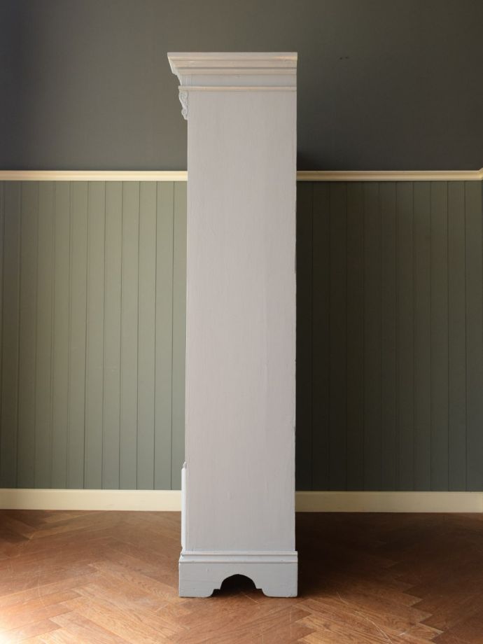 シェルフの横顔