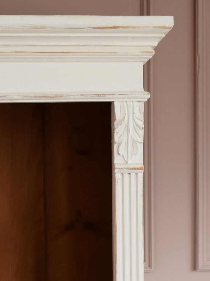 アンティーク家具らしい装飾