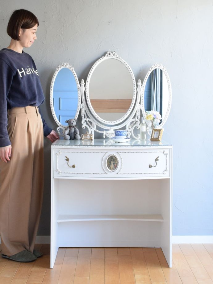 フランスから届いた白い三面鏡、アンティークのおしゃれなドレッサー