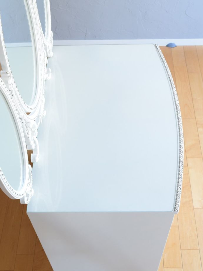 フランスから届いた白い三面鏡、アンティークのおしゃれなドレッサー