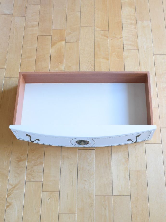 ドレッサーの引き出しの中