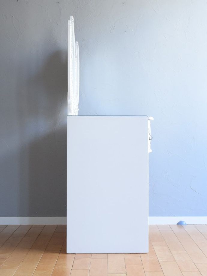 ドレッサーの側面