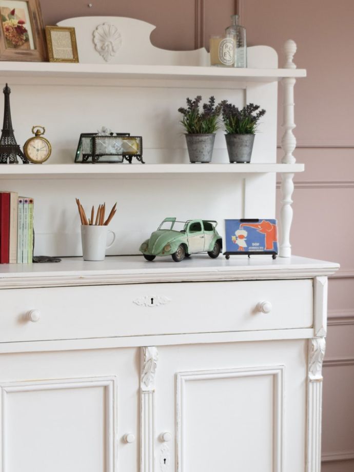 フランスらしいシェルフの装飾