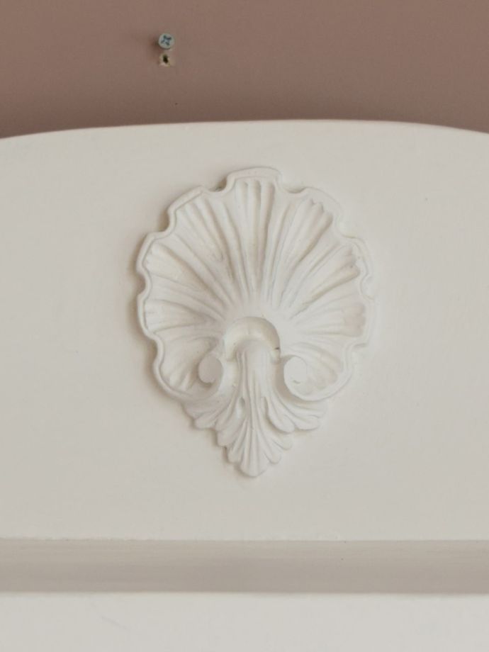 アンティーク家具らしい装飾