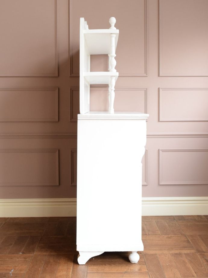 シェルフの横顔