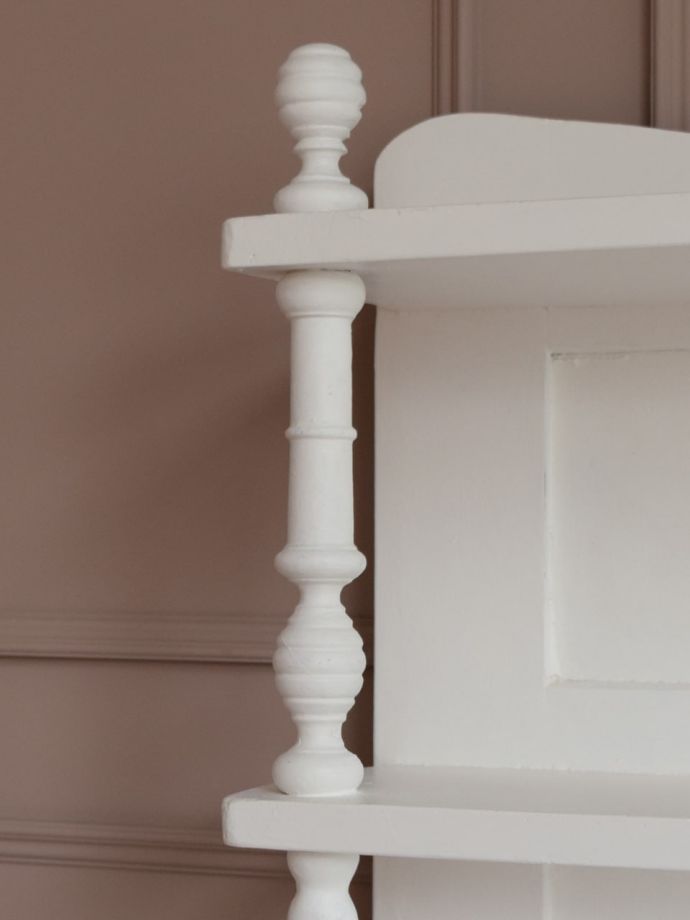 ドレッサーの華やかな装飾