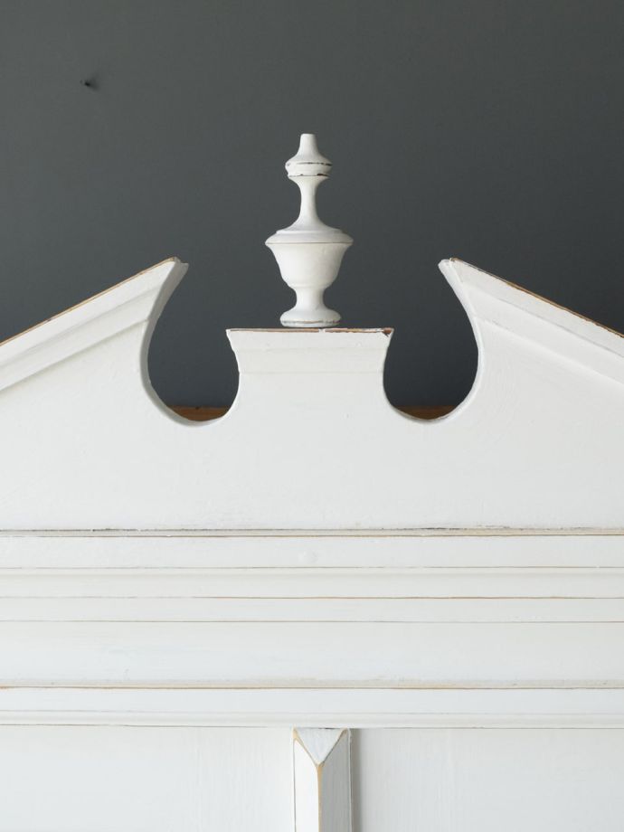 アンティーク家具らしい装飾